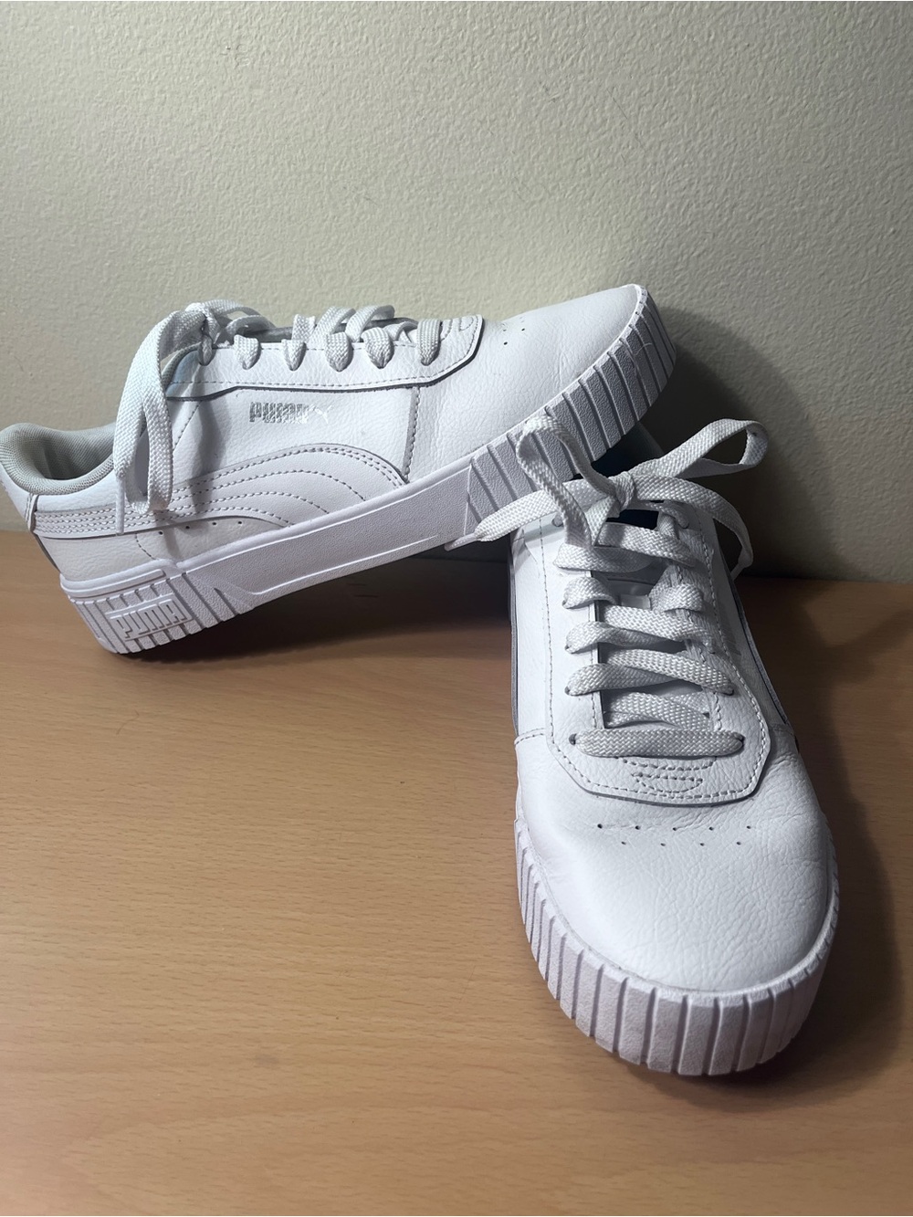 Puma Carina 2.0 Women’s White Shoes Size 7